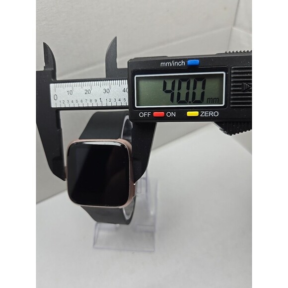 Fitbit Versa FB504 Smartwatch Fitness Heart Rate Bluetooth Activity W/ Charger - Picture 6 of 12